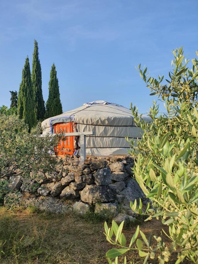 Lovrini Dvori Brusici Exterior foto